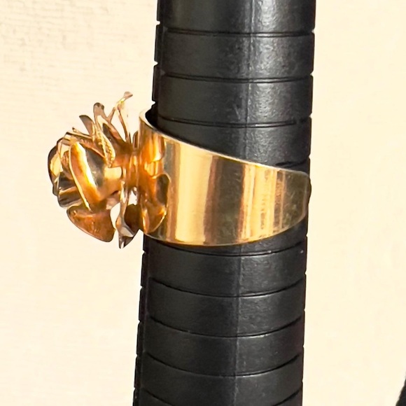 Sarah COV Gold-Tone Adjustable Ring – Rose Design - Picture 3 of 4